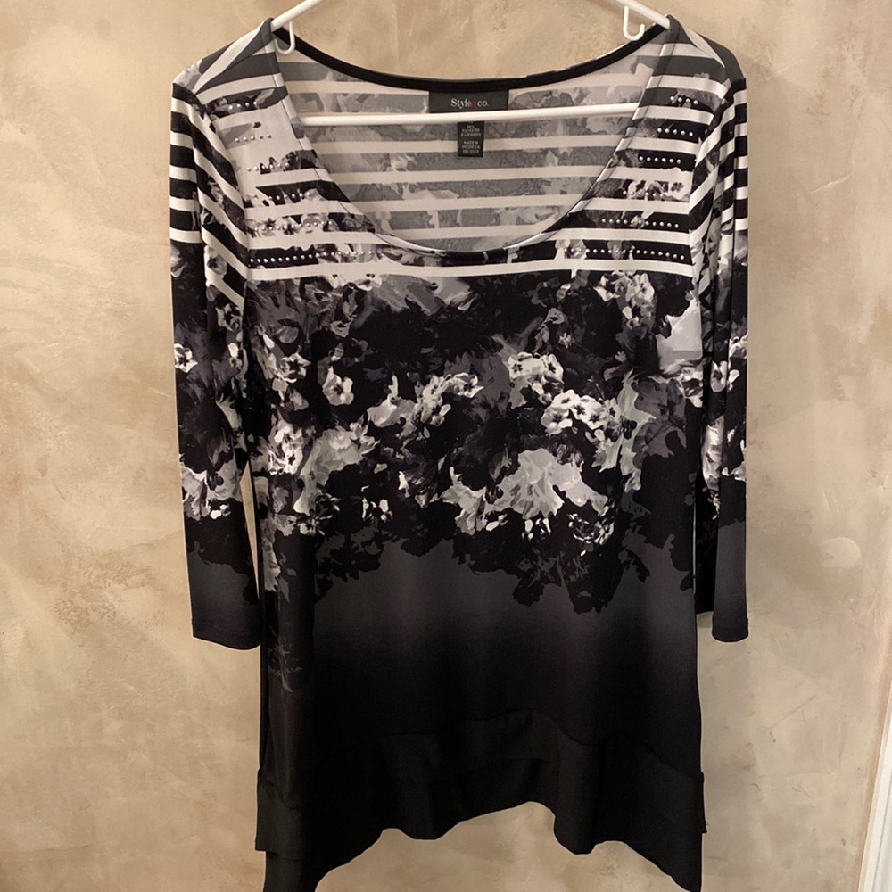 Style&co black and white tunic top
